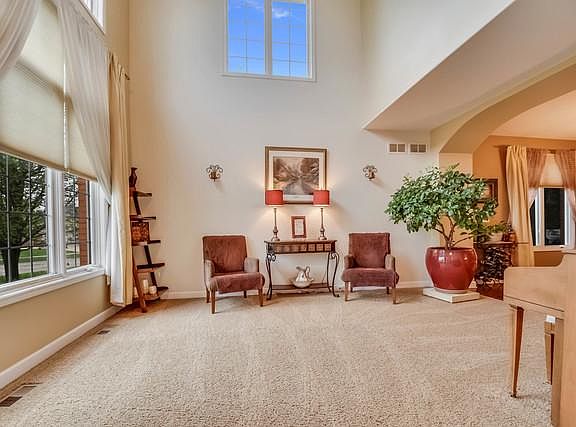 4th image of 10770 Grandview Dr