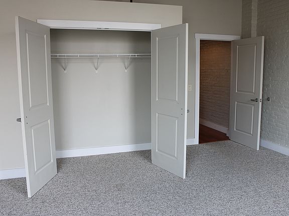 4th image of 759 N Salina St APT 12