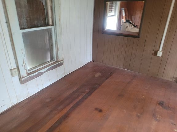 5th image of 316 N Center St