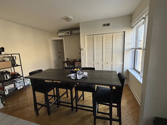 4th image of 3325 N Lakewood Ave #2F