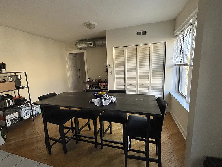 3337 N Lakewood Ave #2 — Photo 3