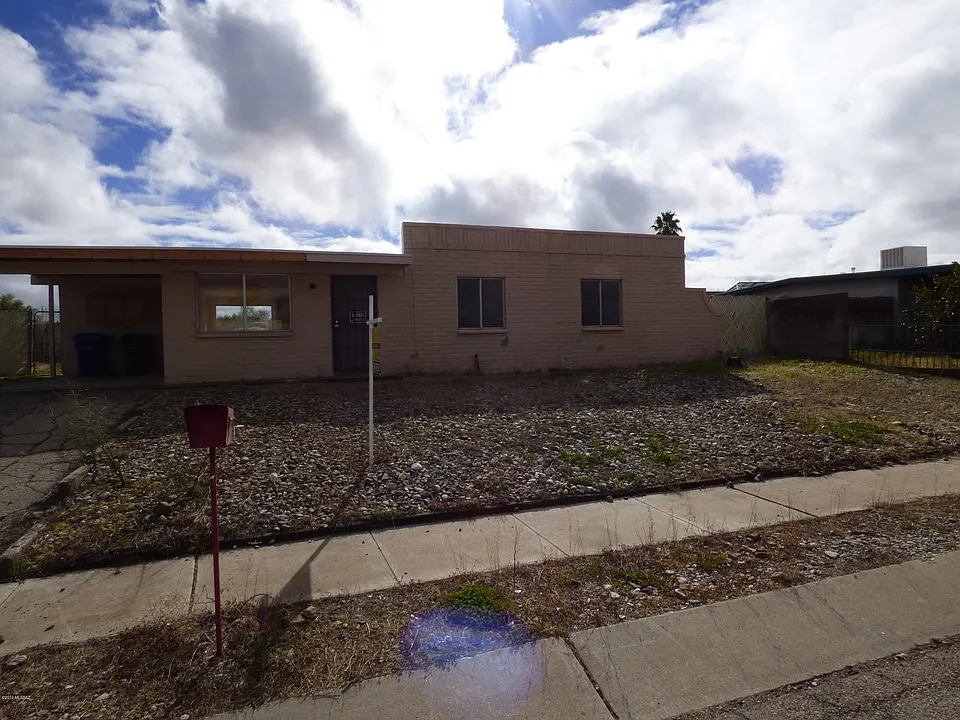 7540 E Poplar St