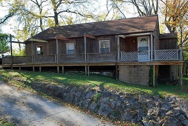 1st image of 206 Vaughn St