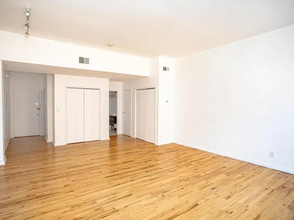 341 Monmouth Street image 10 of 23