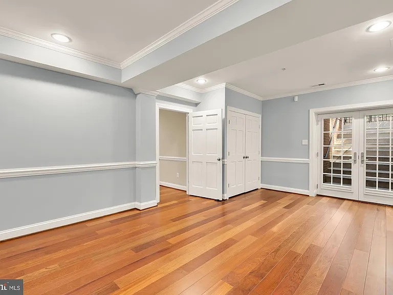 5501 Montgomery St — Photo 28