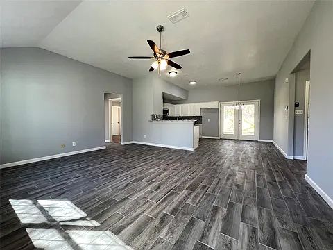 3rd image of 138 Kellyn Oaks Dr