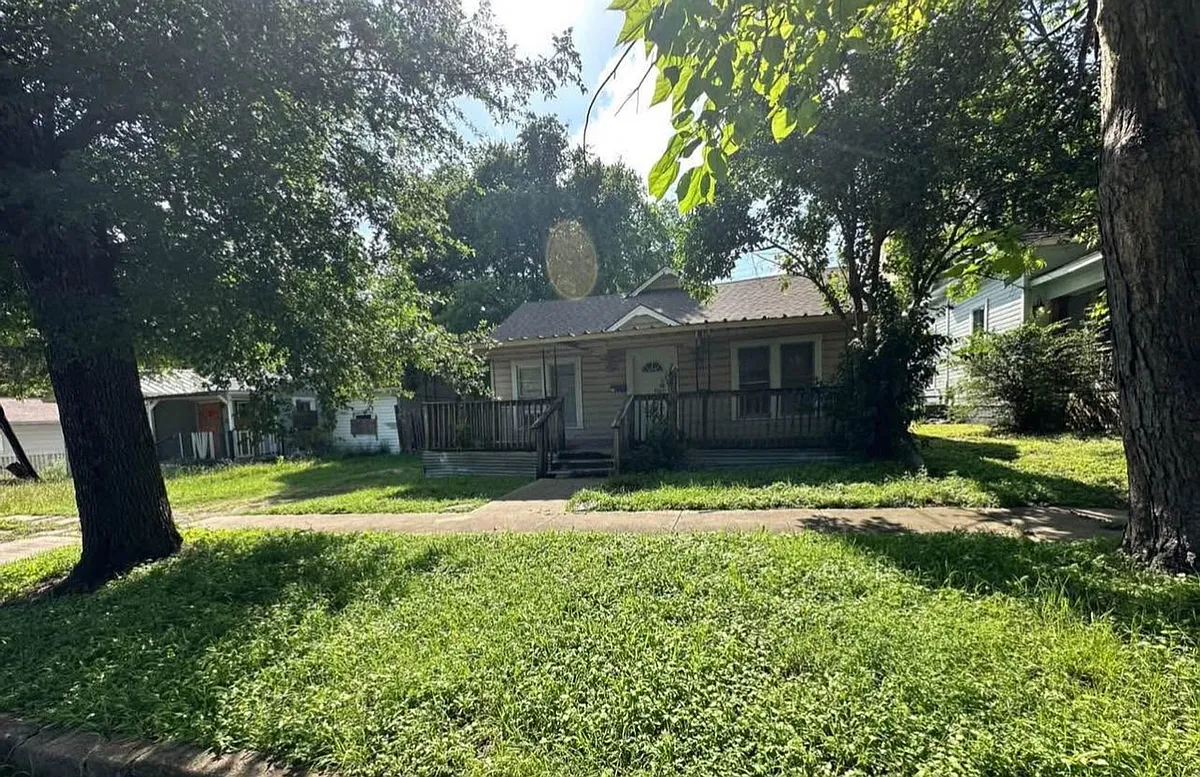 Photo 1 of 14 - 504 N 4th St - Temple, TX Primary Photo - 504 N 4th St