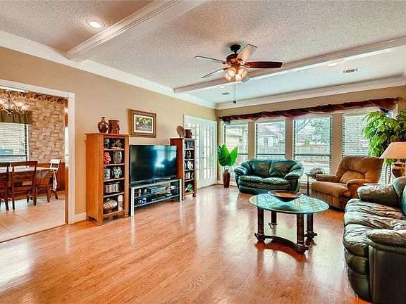 2nd image of 548 Indian Creek Dr