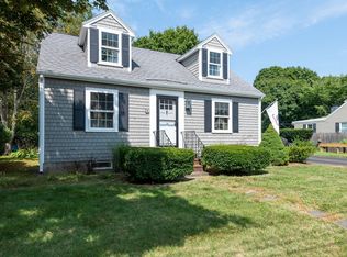 8 Lexington Dr, Beverly, MA 01915