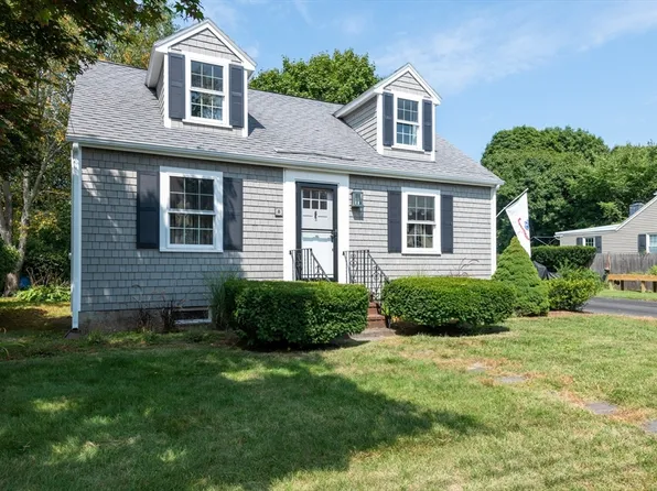 8 Lexington Dr, Beverly, MA 01915