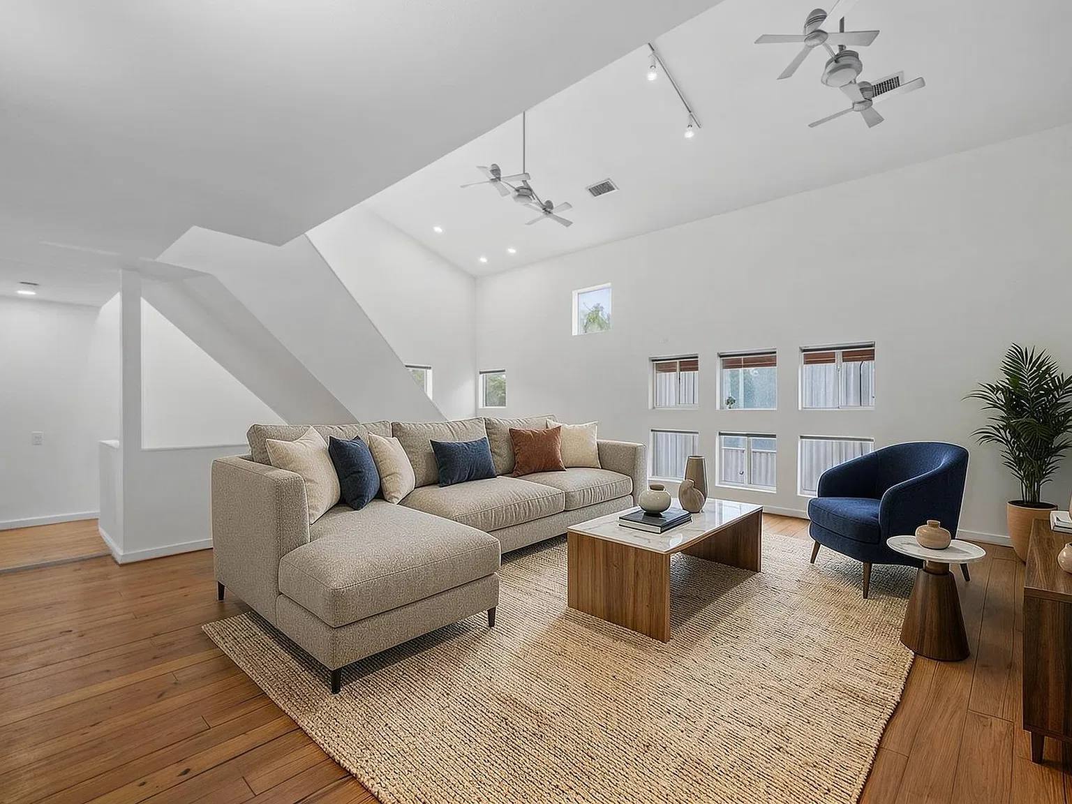 2 bed, 2.0 bath, 1887 sqft, $2,300 — Photo 2