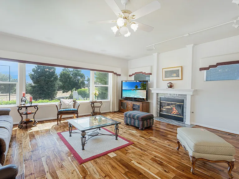 Another picture of familyroom