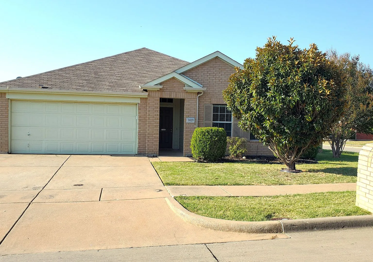 Great Home Ready Now! — Photo 1