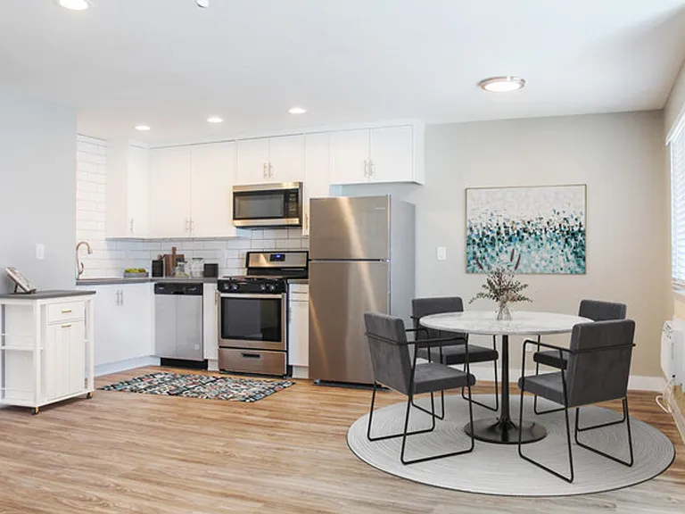 303 W Clemmens Ln — Photo 3