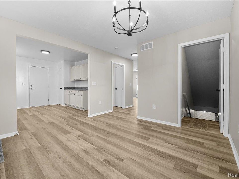 4974 Lovett St, photo 8