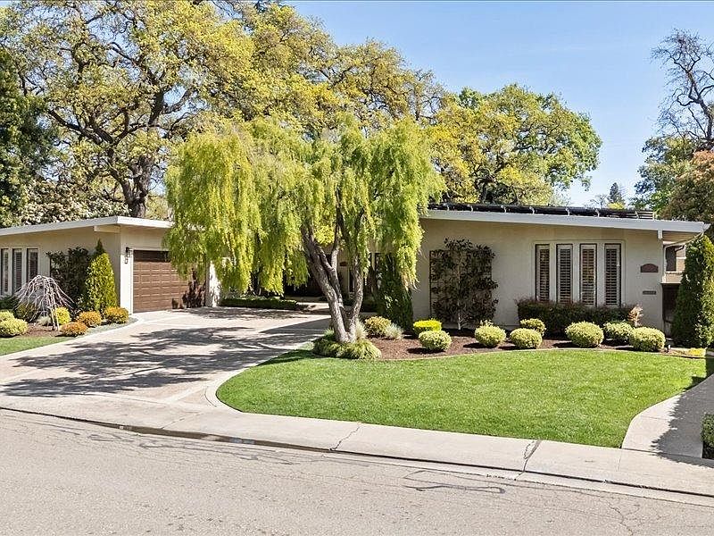 1st image of 7222 Park Woods Dr