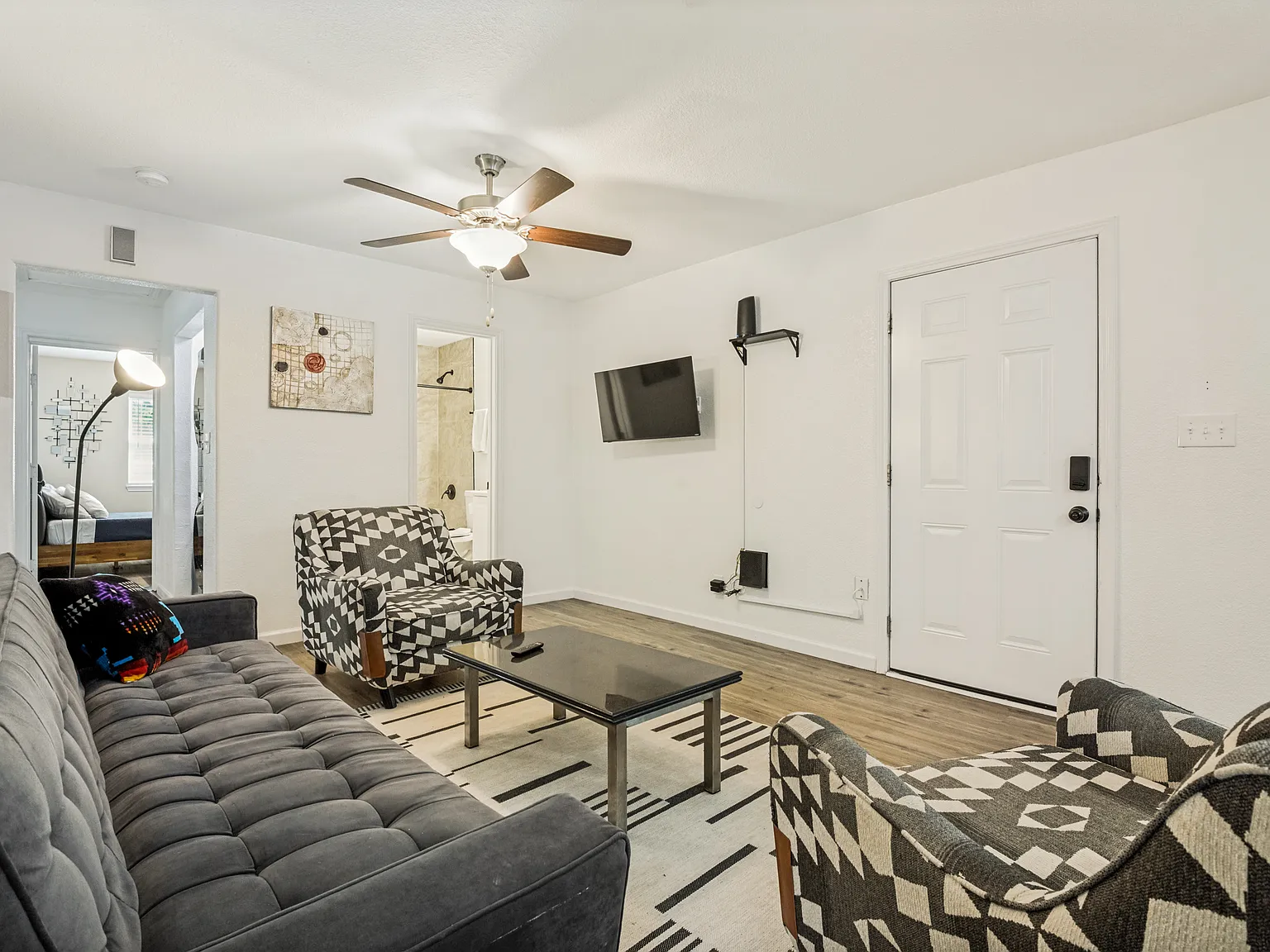 3 bed, 1034 sqft, $2,100 — Photo 4