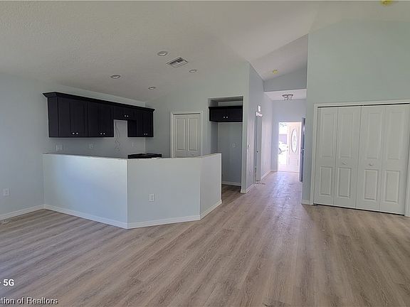 3rd image of 131 Woodside Dr