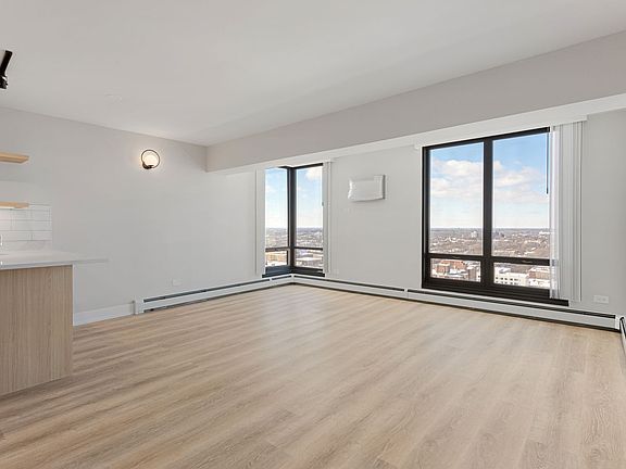 5th image of 6166 N Sheridan Rd APT 6L