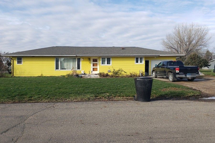 1st image of 17 1st Ave NE