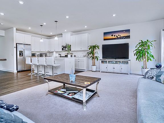 4th image of 138 Eagle Wood Dr #1
