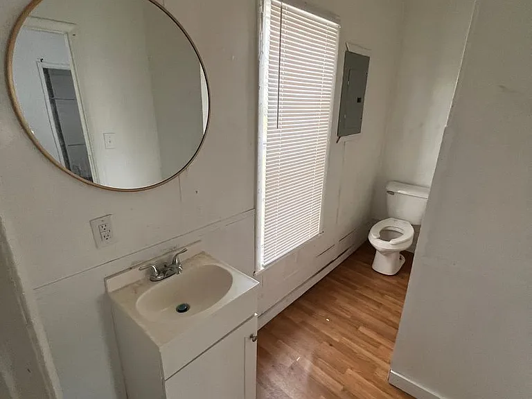 411 E Troy St — Photo 5