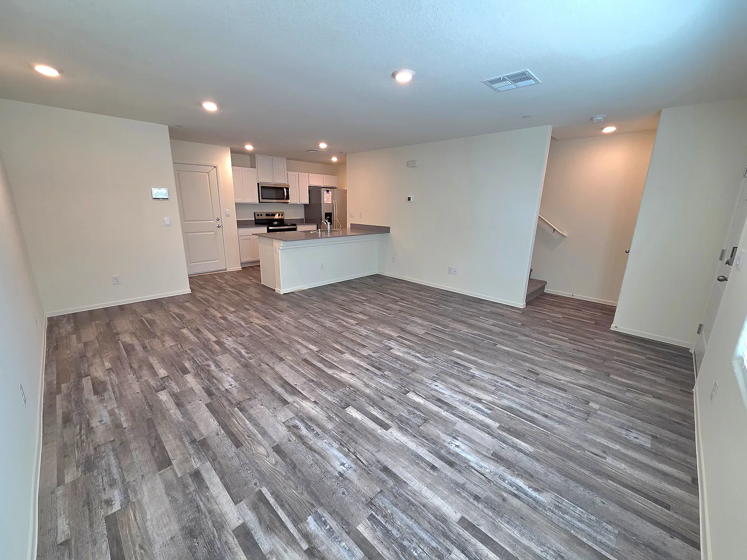 3 bed, 2.5 bath, 1309 sqft, $2,200 — Photo 4