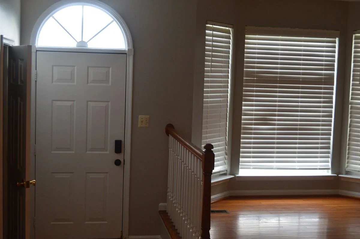 4 bed, 3.5 bath, 1454 sqft, $2,500 — Photo 2