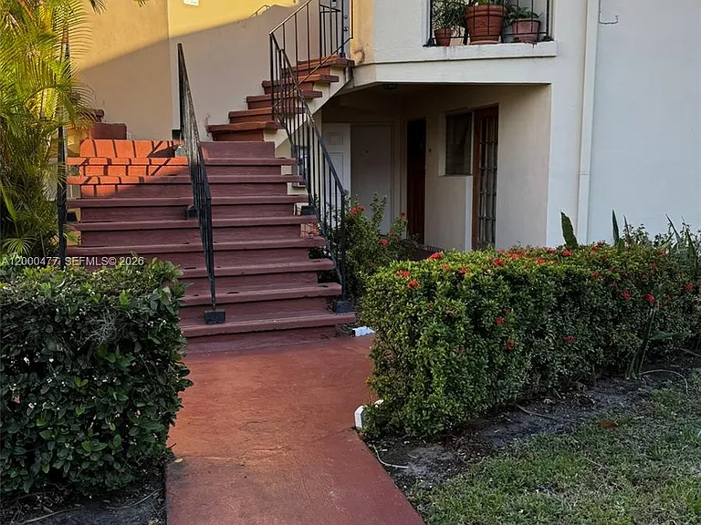 1601 NE Miami Gardens Dr #103 — Photo 2