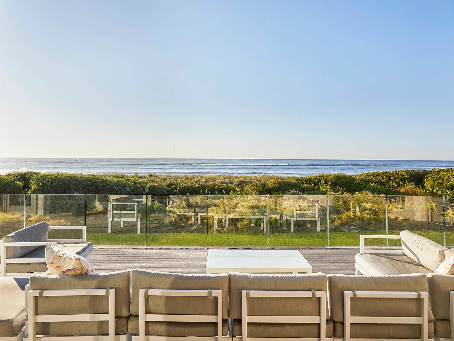 Expansive Hamptons Oceanfront Estate with Breathtaking Views — Photo 4