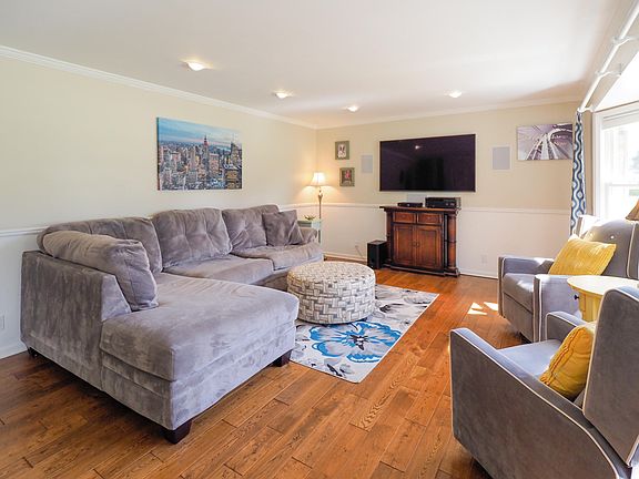 4th image of 6695 Woodlea Dr