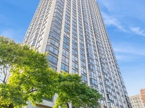 2650 N Lakeview Ave APT 703, Chicago, IL 60614