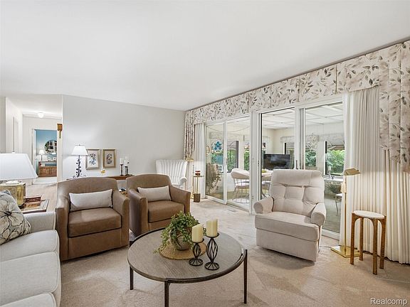 5th image of 4074 Jennie Ln