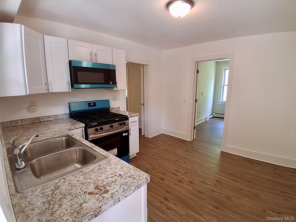 4th image of 215 Maple Avenue