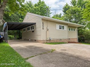 606 W Outer Dr, Oak Ridge, TN 37830