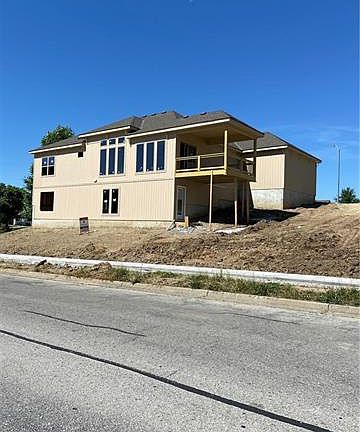 5th image of 996 Holly Dr