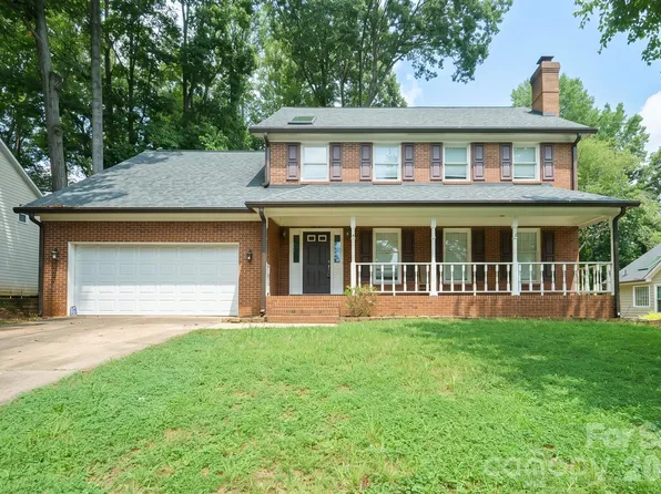 7801 Bridle Ct, Charlotte, NC 28216