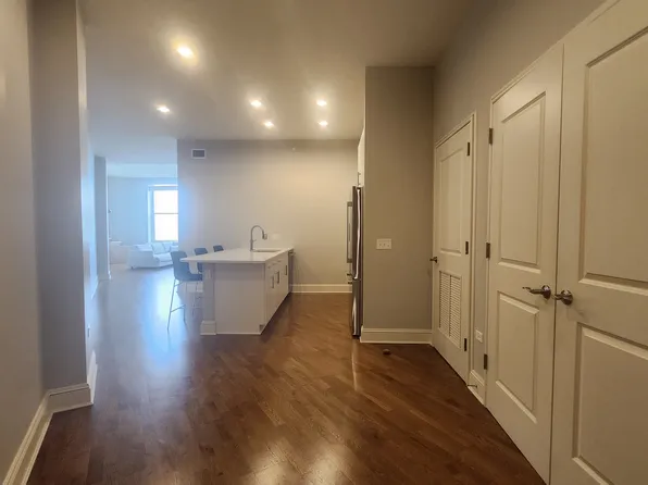 850 N Lake Shore Dr APT 504, Chicago, IL 60611