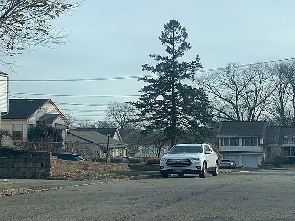 5th image of 10 Oak Ln
