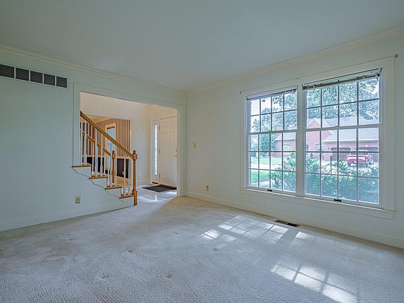 4th image of 930 Greengate Ct