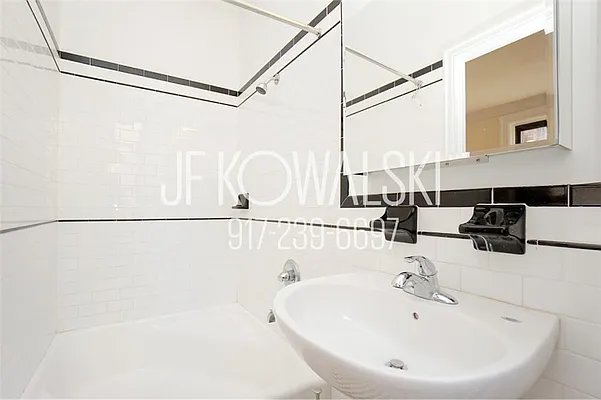 Rented by R New York | media 18