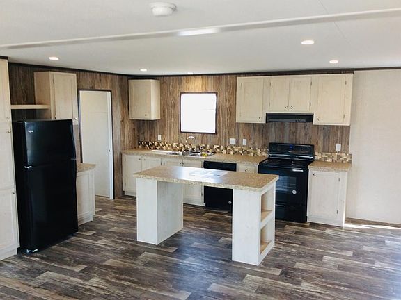 4th image of 270 Alma Ln