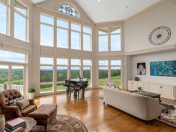 4th image of 64 Sterling Pl