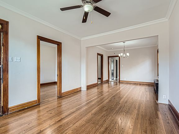 3rd image of 2427 Harvey Ave