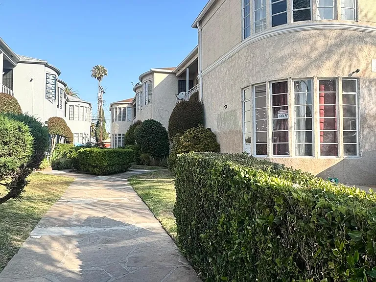 1041 S Norton Ave #1041 — Photo 1