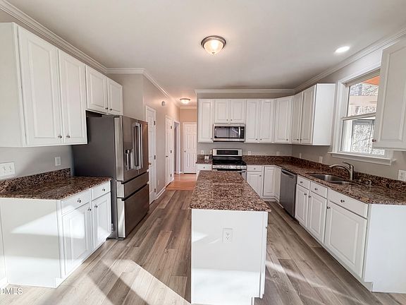 2nd image of 304 Arlington Rdg