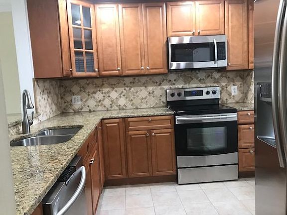 3rd image of 6605 Jupiter Hills Cir APT I