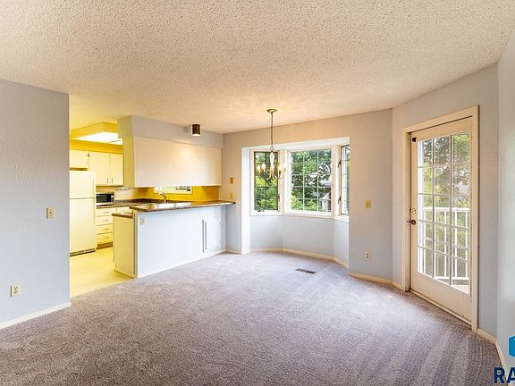 4th image of 1104 W 57th St #302A-302A-