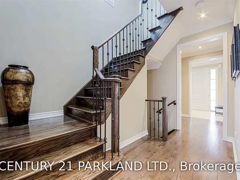 15 Sedgewick Pl — Photo 18