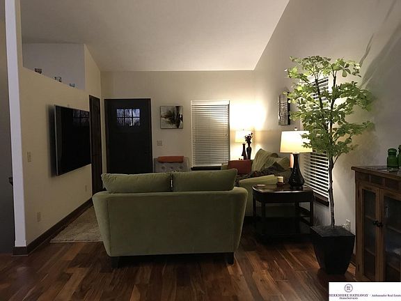 3rd image of 2106 Dunbar Dr